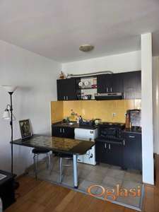 Lepa, nameštena garsonjera