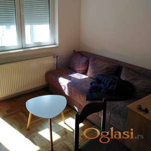 Izdaje se lepa garsonjera u neposrednoj blizini železničke stanice.