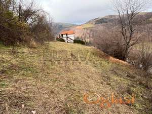 Atraktivan  plac  pored  puta, na  Kopaoniku, kod hotela  Junior,  336 m2