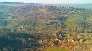 Plac na dobroj lokaciji