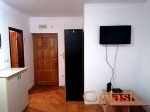 NAMEŠTENA GASRONJERA U CENTRU IZA DALTON ZGRADE 250 EVRA