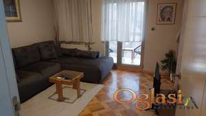  LEPO NAMEŠTEN DVOSOBAN STAN U CENTRU NOVOG SADA