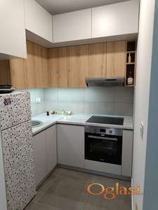 NOVO NASELJE-KNEŽEV PARK-IZDAJE SE DELIMIČNO NAMEŠTEN STAN