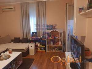 Dvosoban stan na Bulevaru oslobođenja