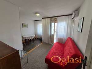 Novi Sad - Grbavica - Puškinova - dvosoban stan - zgrada bez lifta - odmah useljivo - 320 eura