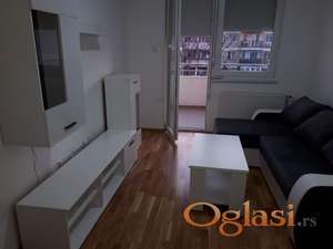 NOVI SAD, PETROVARADIN, SA PARKING MESTOM, USELJIV OD 01.02.2026. - 350 E