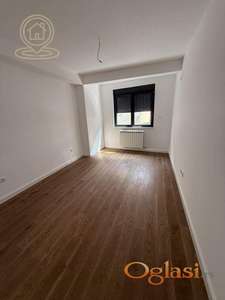 Prodaja luksuznog troiposobnog stana – Lekino brdo, blizu parka Šumice