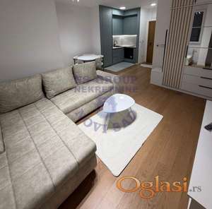 Izdaje se jednosoban, kompletno namešten stan na Telepu, koji se nalazi u visokom prizemlju stambene zgrade
