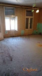 Izdaje se sprat kuće  u centru Aleksinca, 70m2, na prvom spratu