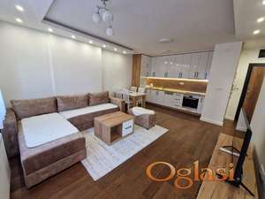 Dvosoban namešten stan u novogradnji (mogućnost zakupa sa garažnim mestom)