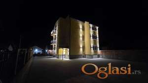 Izdajem nov namesten stan u centru Veternika