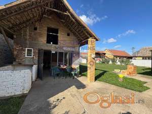 Odlicna prizemna kuca u centru Budisave!