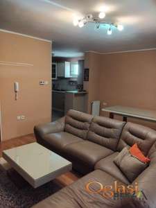 POTPUNO NAMEŠTEN ČETVOROSOBAN STAN NA NOVOM NASELJU