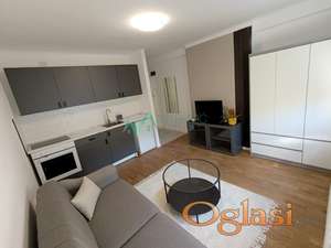 Centar -kej prelepa nova garsonjera kompletno opremljena novim nameštajem 