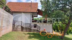 Prelepa kuća u vikend naselju Sićevo, 80m2, 1340m2 uređen plac