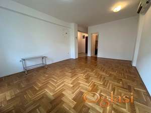 Prodaje se - komforan 2.0 stan - Branka Bajića