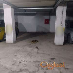 Izdaje se garažno mesto u centru grada.