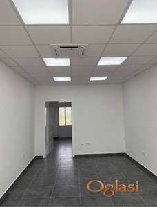 Izdajem ulični lokal.
