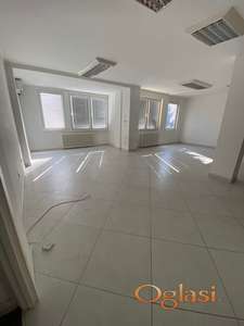 IZDAJE SE STAN 64m2, POSLOVNI PROSTOR, PROSTRANO I OSVETLJENO
