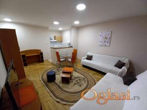 ODLIČAN NAMEŠTEN JEDNOIPOSOBAN STAN , GRBAVICA 450 EUR