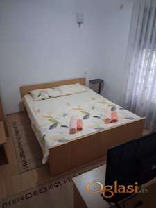 Izdajem apartmane u centru Ohrida