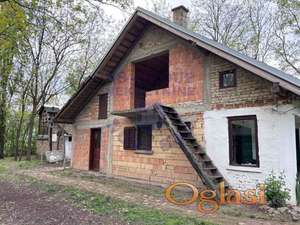 Salas u Backom Jarku! Retko u ponudi!