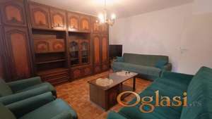 Izdajem prelep dvosoban stan u najlepsem delu Novog naselja