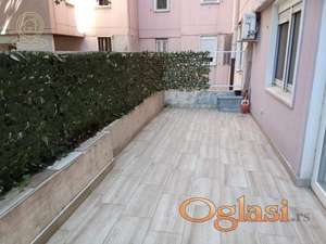 Prodaja četvorosobnog stana – Bežanijska Kosa, kompletno renoviran, velika terasa i zimska bašta