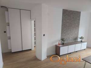 Lux namešten trosoban stan, neuseljavan