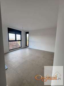 Na prodaju dvosoban stan u naselju Banovci