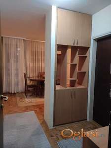 Izdajem dvoiposoban stan (65m2), Krusevac