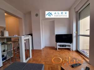 Odličan manji jednoiposoban stan na Adamovićevom naselju