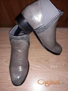 Čizme gležnjače sive boje vel 38