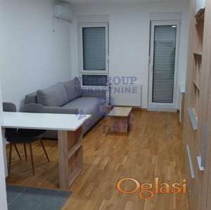 Izdaje se kompletno namešten stan u ulici Cara Dušana, površine 30m², u novogradnji iz 2021. godine.