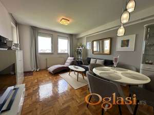 Fenomenalan stan u luksuznoj novijoj zgradi na Podbari!