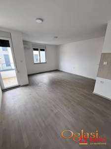 FANTASTIČAN ČETVOROSOBAN STAN