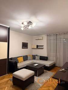 Odmah useljiv stan na Novoj Detelinari