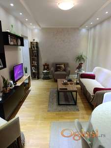 Odličan dvoiposoban stan na Detelinari !