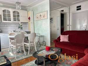 ODLIČAN DVOSOBAN STAN OD 45m2 U MIŠE DIMITRIJEVIĆA,SA PARKING MESTOM