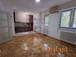 Kompletno renovirana garsonjera - Novo Naselje