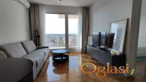 NOV KOMPLETNO NAMEŠTEN DVOSOBAN STAN NA BULEVARU PATRIJARHA PAVLA