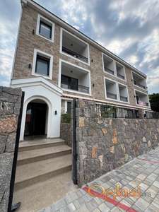 Novi 2-soban stan na Lustici - pored Centrale