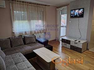 Odličan dvoiposoban u blizini Bulevara patrijarha Pavla.