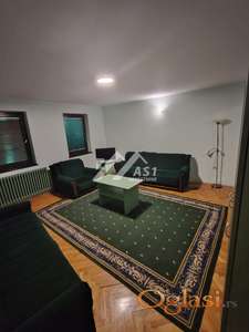 Izdaje se garsonjera 40m2 u CENTRU GRADA sa svi troskovima i i internetom ! ID#3325