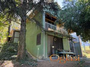 Uknjizena vikendica,asfalt Artiljevo 61m