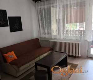 Izdajem nameštenu garsonjeri u Zrenjaninu