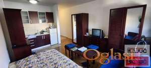 Garsonjera u Grbavici, Novi Sad, 27 m², 1. sprat