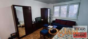 Garsonjera u Grbavici, Novi Sad, 27 m², 1. sprat