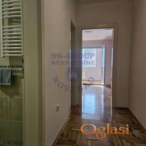 Izdaje se prazan stan površine 36 m², smešten u blizini Sajma, pogodan za poslovni prostor i različite vrste delatnosti.