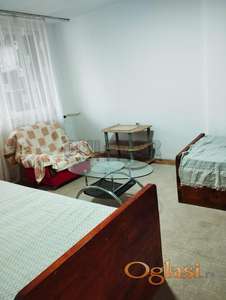 Izdaje se stan na Bulevaru Nemanjića!